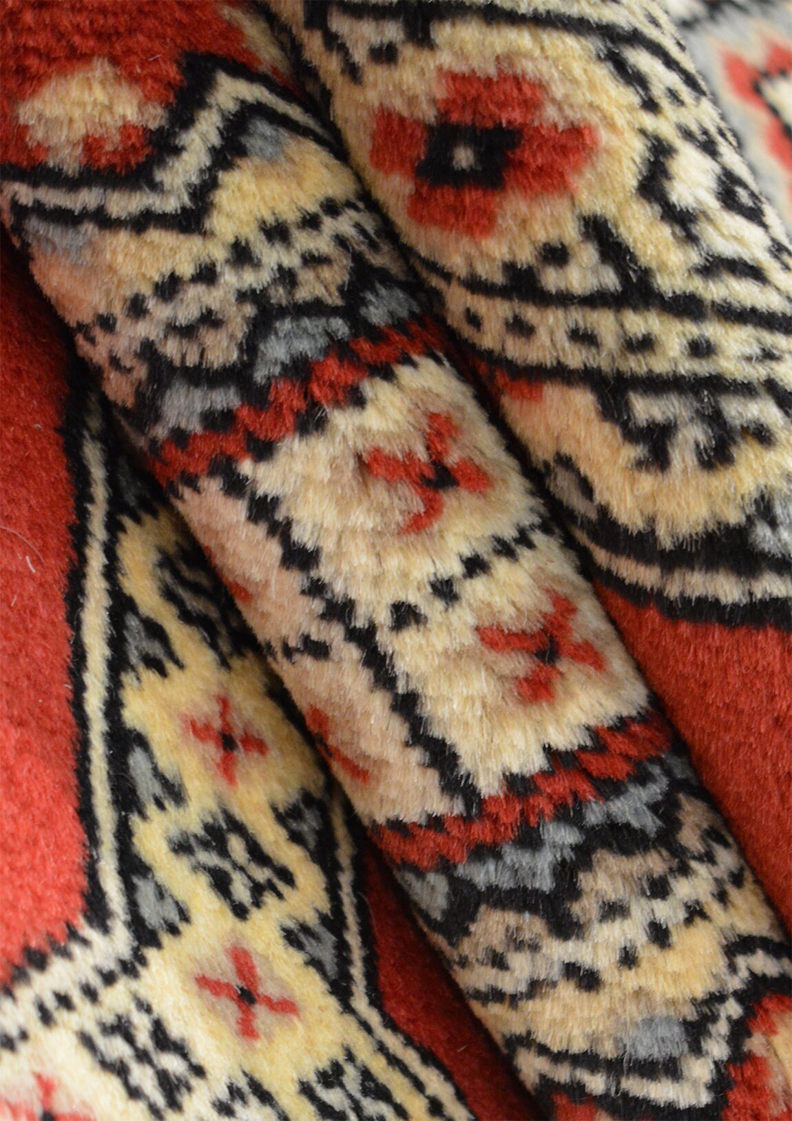 Bokhara Carpet | 7'10" x 6'8" | Home Decor | Hand-knotted Wool Area Rug