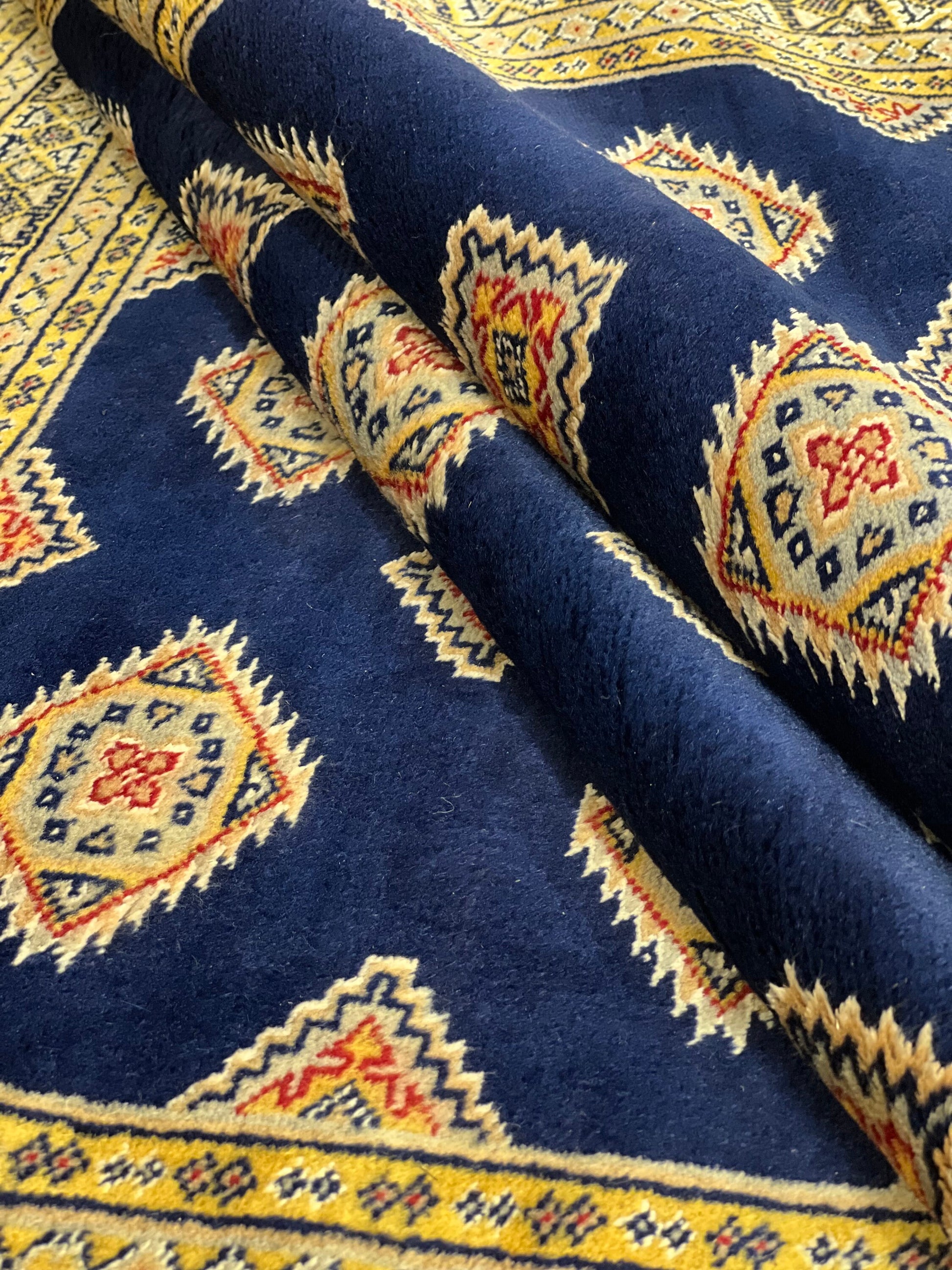 Pende Bokhara Rug | 6'11" x 4'7" | Home Decor | Hand-knotted Area Rug