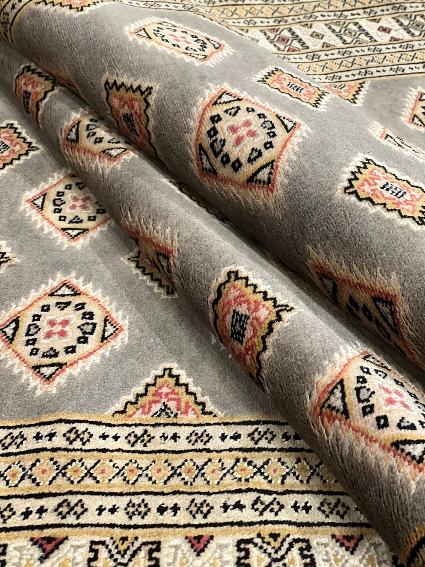 Pende Bokhara Rug | 6'4" x 4'8" | Home Decor | Hand-knotted Area Rug