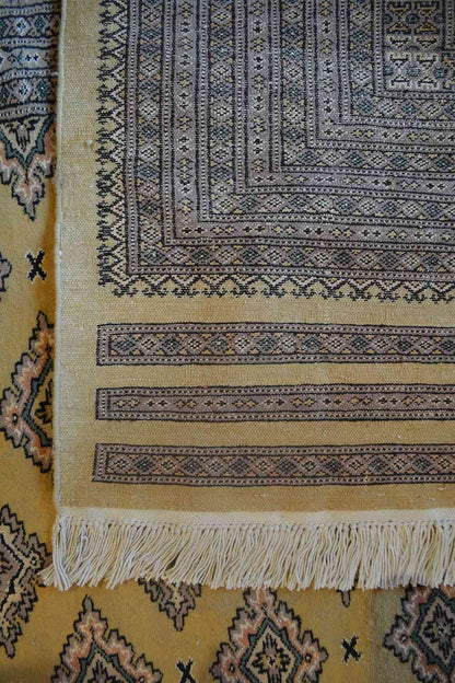 Bokhara Diamond Carpet | 17'6" x 12'2" | Home Decor | Hand-knotted Wool Area Rug